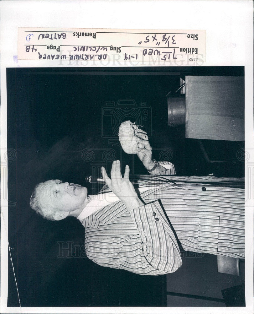 1976 Detroit, Michigan No Smoking Clinic, Dr. Arthur Weaver Press Photo - Historic Images