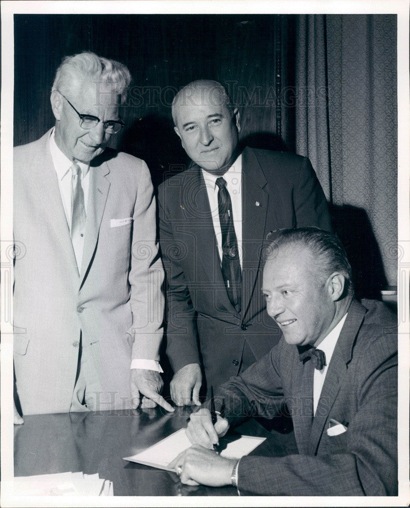 1959 Colorado Governor Steve McNichols &amp; Religious Emphasis Group Press Photo - Historic Images