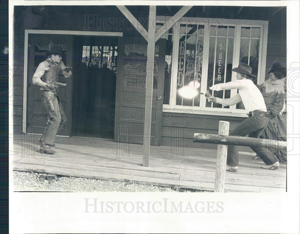 1982 Union, Illinois Seven Acres Antique Village Wild West Shootout Press Photo - Historic Images