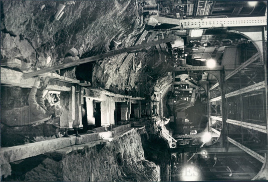 1982 Chicago, Illinois East Loop Sewer Repair, Wabash Under L Tracks Press Photo - Historic Images