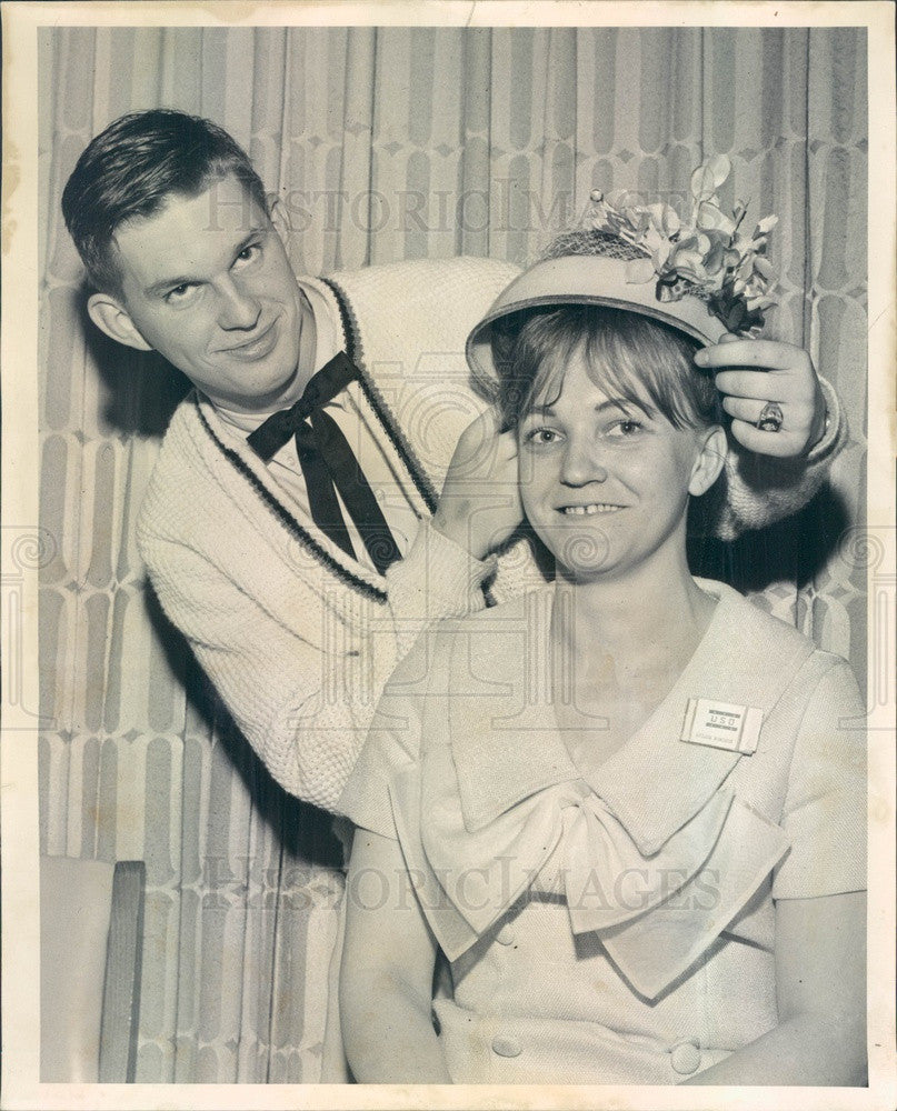 1965 Chicago, Illinois Service Men&#39;s Center Easter Hat Contest Press Photo - Historic Images