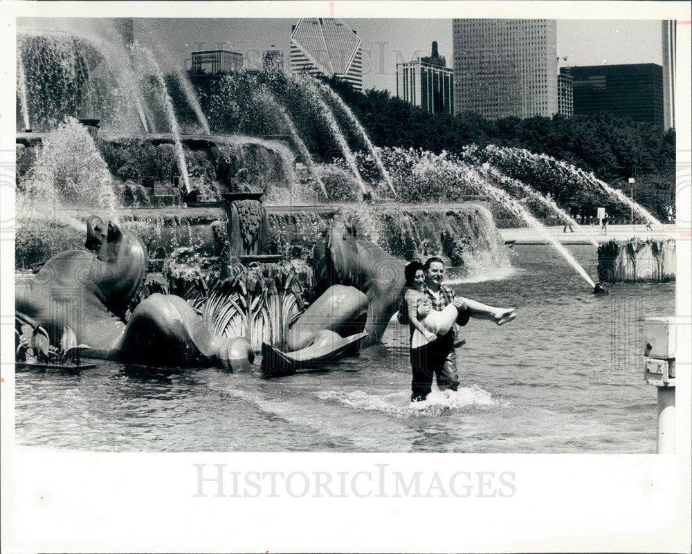 1984 Chicago, Illinois Grant Park Buckingham Fountain & Ballerina Press Photo - Historic Images