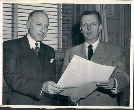1953 Illinois Civil Defense Director Robert Woodward & Gov Stratton Press Photo - Historic Images