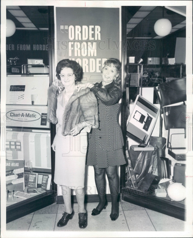 1969 Actress Betty Garrett &amp; Chicago Top Secretary Mabel Prindiville Press Photo - Historic Images