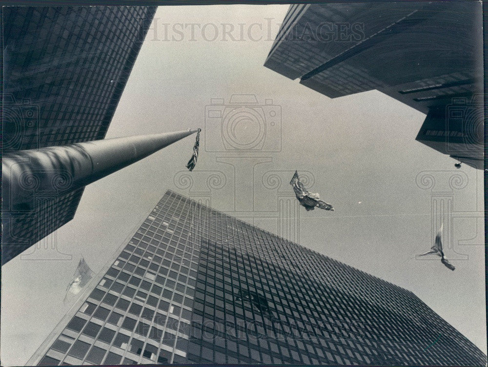 Chicago Floating Building 1975 Chicago, Illinois Air Wind Floating Sculptures Press Photo ...