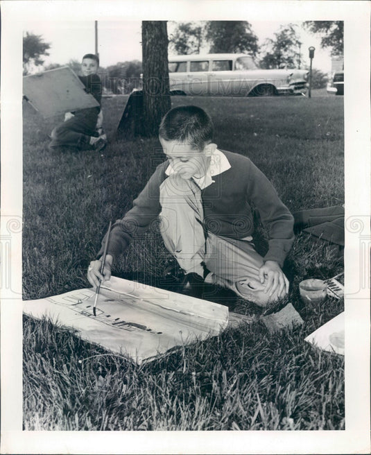 1958 Chicago, IL Young Artist Paul Elzik at Monroe Street Harbor Press Photo - Historic Images