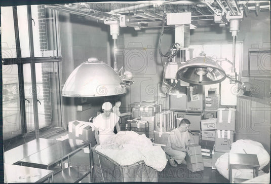 1959 Chicago, Illinois St Luke's Hospital OR on Moving Day Press Photo - Historic Images