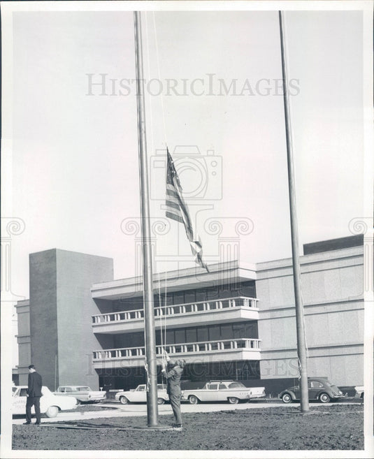Undated Southern Illinois University Edwardsville Campus Press Photo - Historic Images