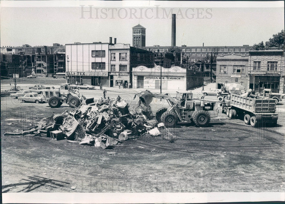 1969 Chicago, Illinois Roosevelt Road Operation Cleanup Press Photo - Historic Images