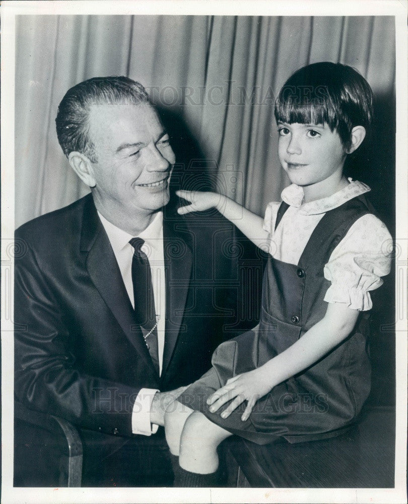 1969 Chicago, Illinois Sheriff Joseph Woods & Daughter Rosemary Press Photo - Historic Images