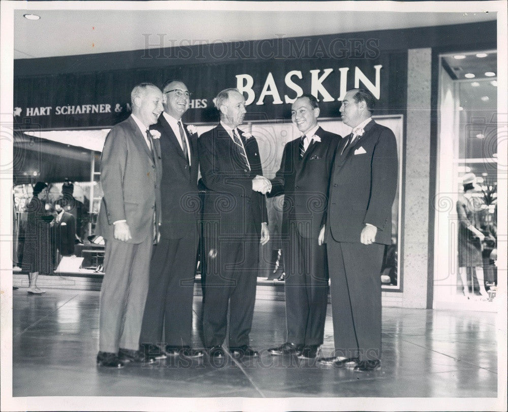 1962 Mount Prospect, IL Baskin Clothing Co President Robert Witt Press Photo - Historic Images