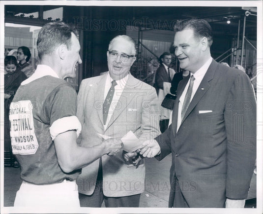 1958 Detroit, Michigan Erwin Erkfitz Delivers Intl Freedom Fest Press Photo - Historic Images