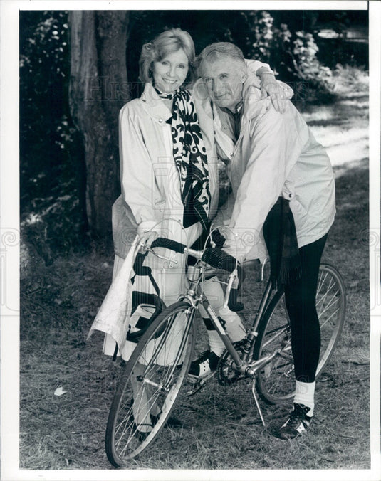 1987 Actors Eva Marie Saint & Richard Kiley Press Photo - Historic Images