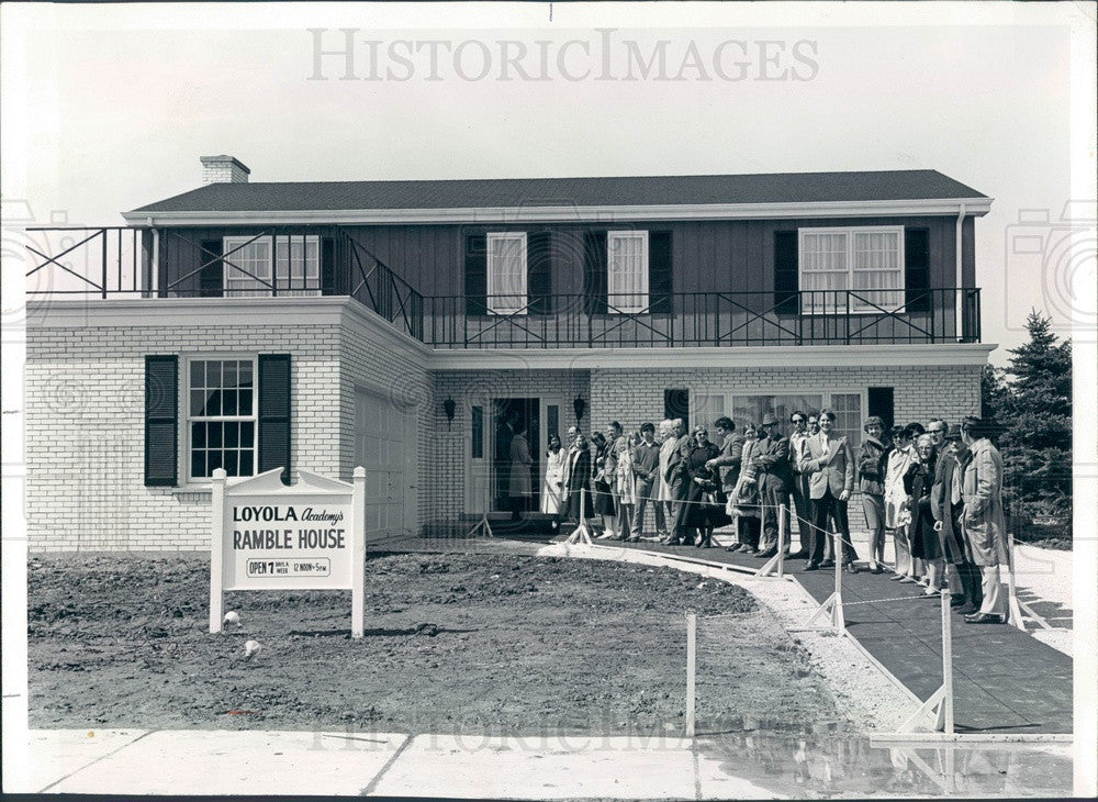 1972 Wilmette, IL House for Loyola Academy Auction in Deerfield Press Photo - Historic Images