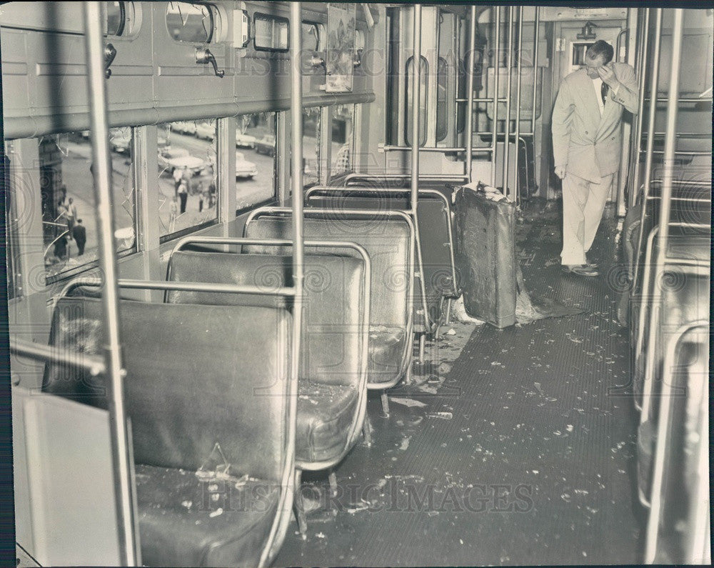 1958 Chicago, Illinois Loyola Subway Station L-Car Fire &amp; Derailment Press Photo - Historic Images