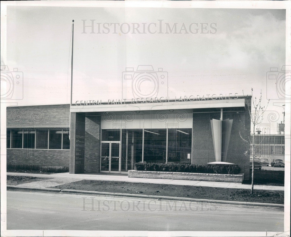 1955 Chicago, Illinois Sears Roebuck Central Paint Research Lab Press Photo - Historic Images