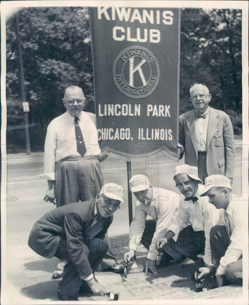 1953 Chicago, Illinois Lincoln Park Kiwanis Club Safety Message Press Photo - Historic Images