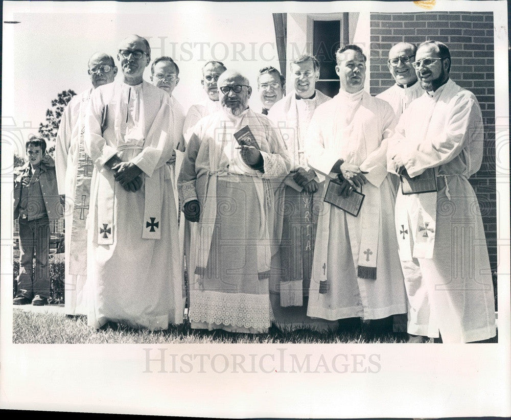 1977 Inverness, Florida Our Lady of Fatima Church Clergymen Press Photo - Historic Images