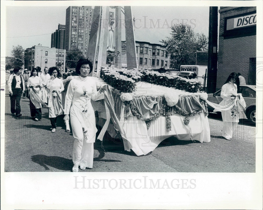 1985 Chicago, Illinois Vietnamese Parade Press Photo - Historic Images