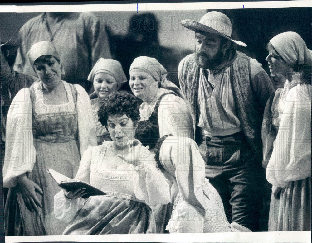 1977 Opera Tenor Luciano Pavarotti in L'Elisir d'Amore Press Photo - Historic Images