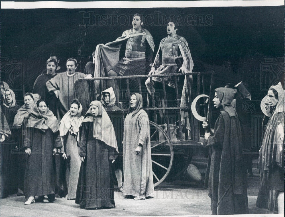 1969 Lyric Opera of Chicago Bernabe Marti &amp; Robert Thomas in Macbeth Press Photo - Historic Images