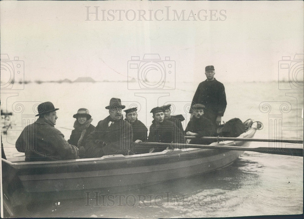 1928 Holland Queen Wilhelmina &amp; Prince Consort Visiting Flood Area Press Photo - Historic Images