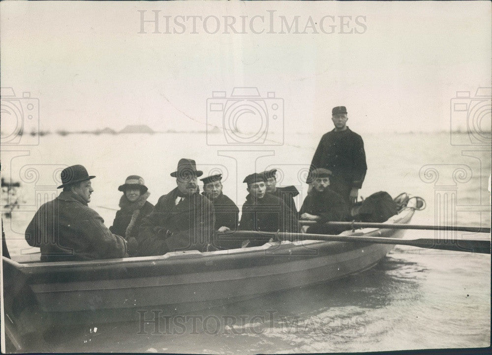 1928 Holland Queen Wilhelmina & Prince Consort Visiting Flood Area Press Photo - Historic Images