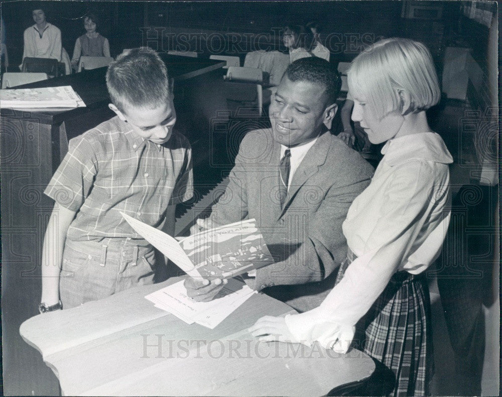 1967 Denver, Colorado Catholic Schools Choir Director Leo Frazier Press Photo - Historic Images