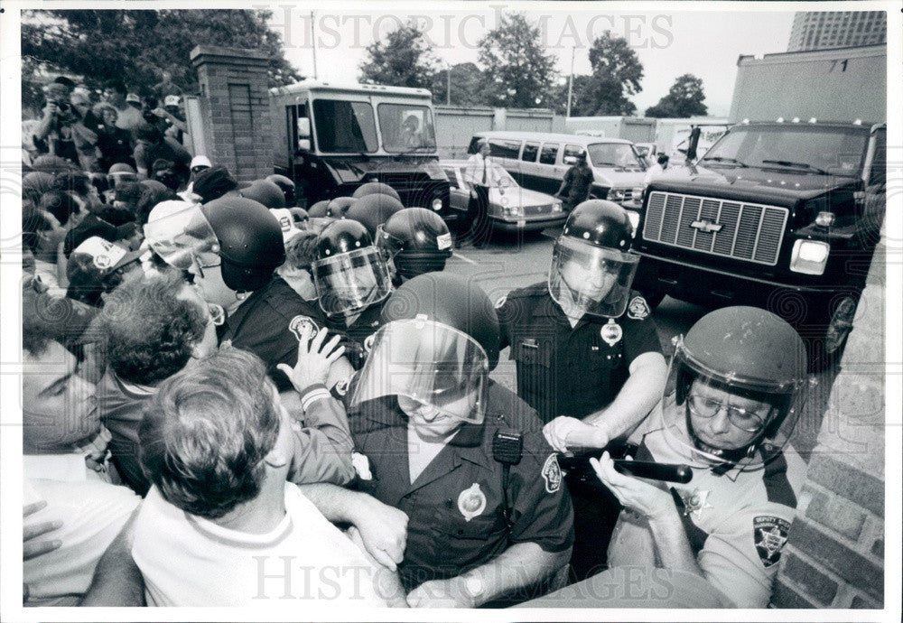 1992 Pittsburgh, Pennsylvania Newspaper Delivery Drivers Strike Press Photo - Historic Images