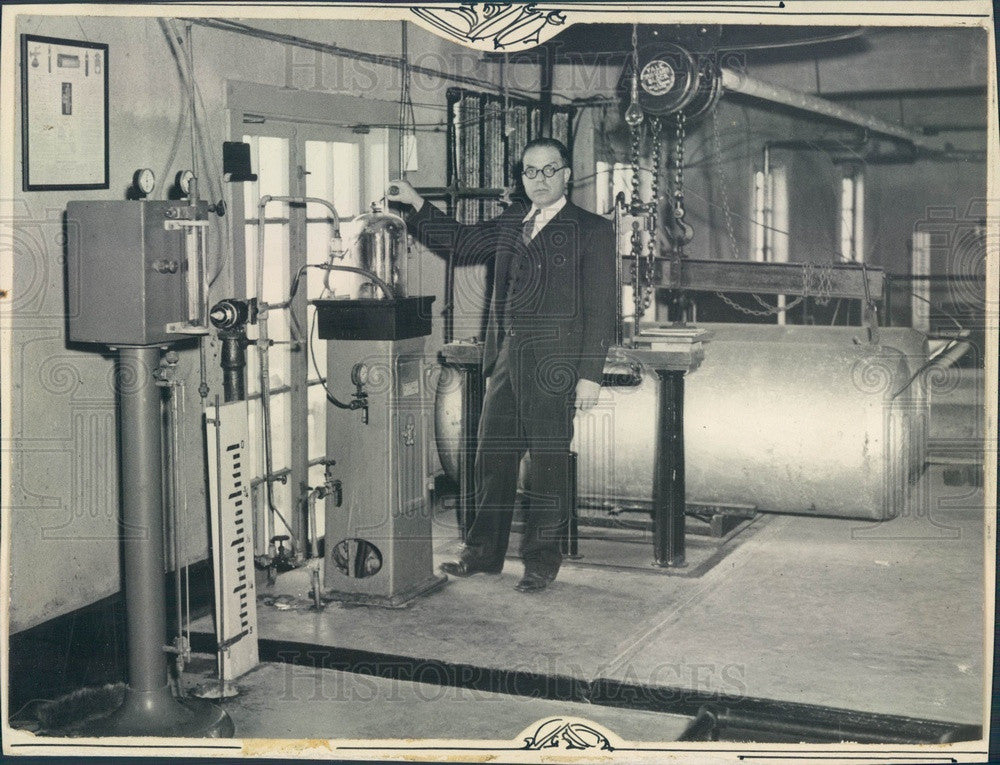 1933 Denver, CO Marston Lake Dam Chemist George Turre &amp; Chlorinator Press Photo - Historic Images