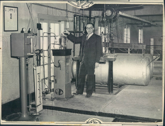 1933 Denver, CO Marston Lake Dam Chemist George Turre & Chlorinator Press Photo - Historic Images