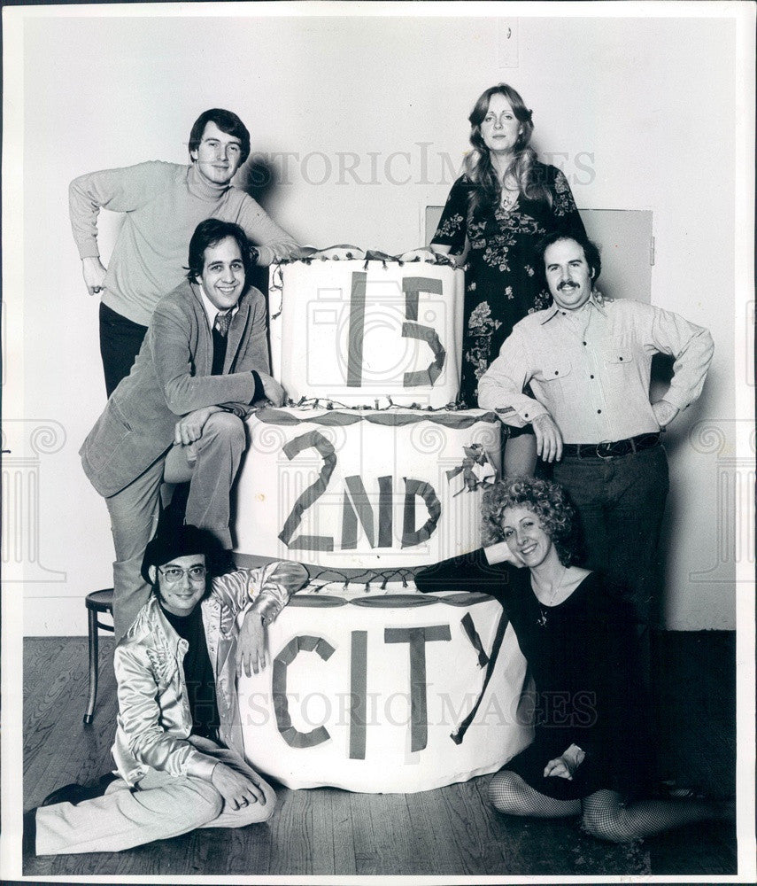 1974 Chicago, Illinois Second City Theater Cast 15th Birthday Press Photo - Historic Images