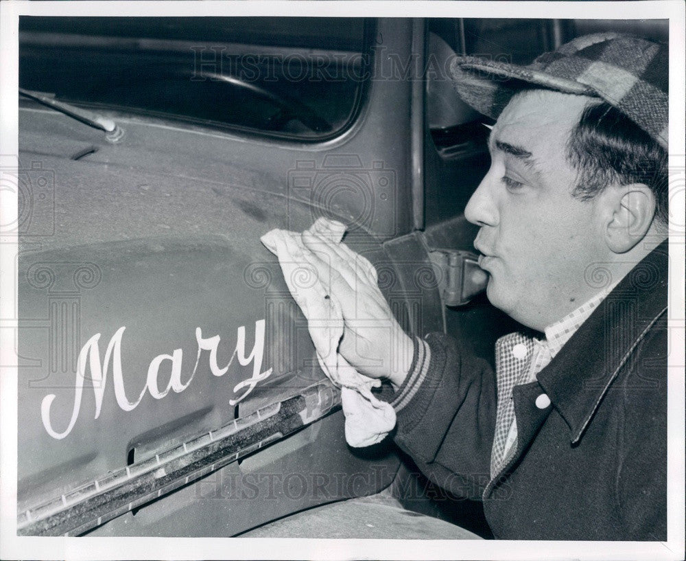 1956 Detroit, Michigan Peddler James Rizzo Polishing Mary Press Photo - Historic Images