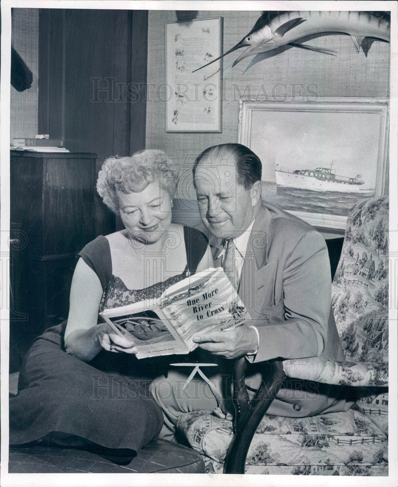 1955 Author Winalee Gentry &amp; Husband Howard Press Photo - Historic Images