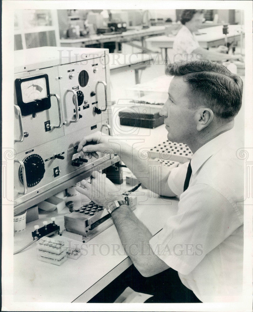 1963 St. Petersburg, FL Intl Resistance Co Miniature Transistor Press Photo - Historic Images