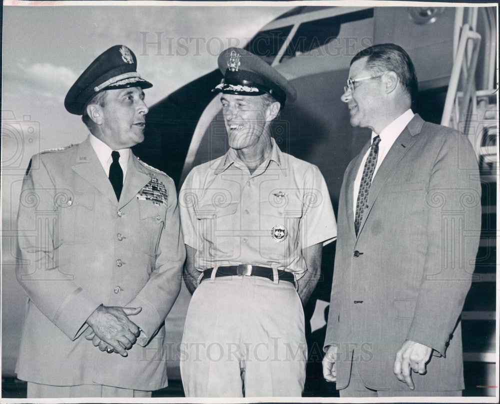 1962 US Defense Secretary Robert McNamara, Joint Chiefs of Staff Press Photo - Historic Images