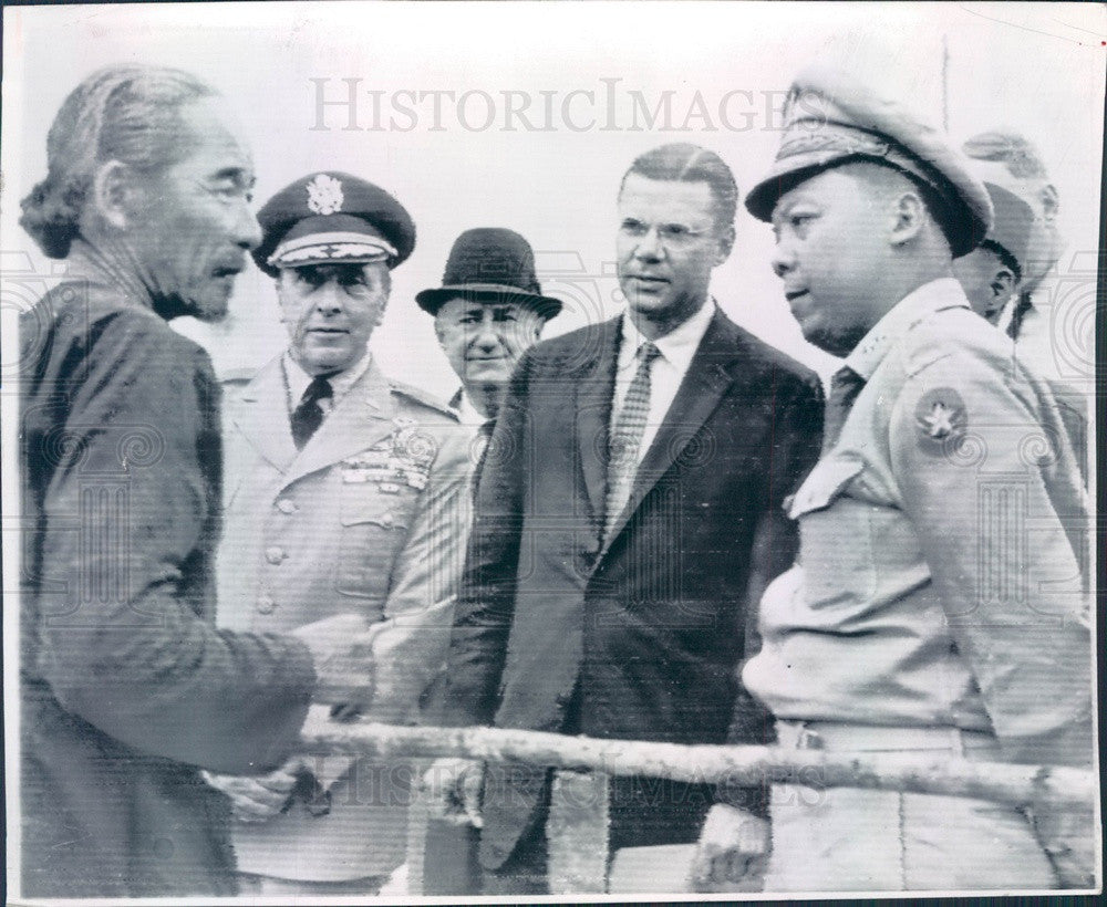 1962 US Defense Secretary McNamara, S Vietnam Premier Khanh Press Photo - Historic Images