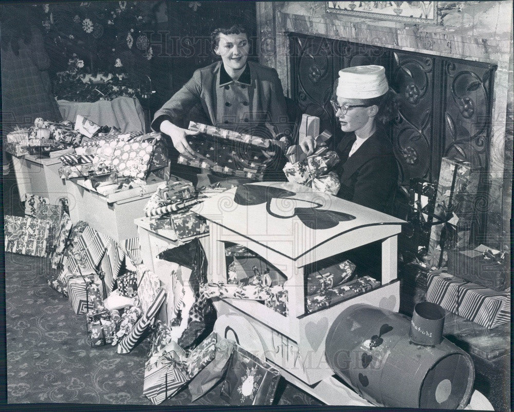 1958 Denver, Colorado Toy Train Tea at Children&#39;s Hospital Press Photo - Historic Images