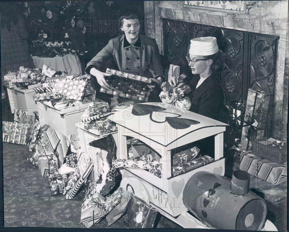 1958 Denver, Colorado Toy Train Tea at Children's Hospital Press Photo - Historic Images