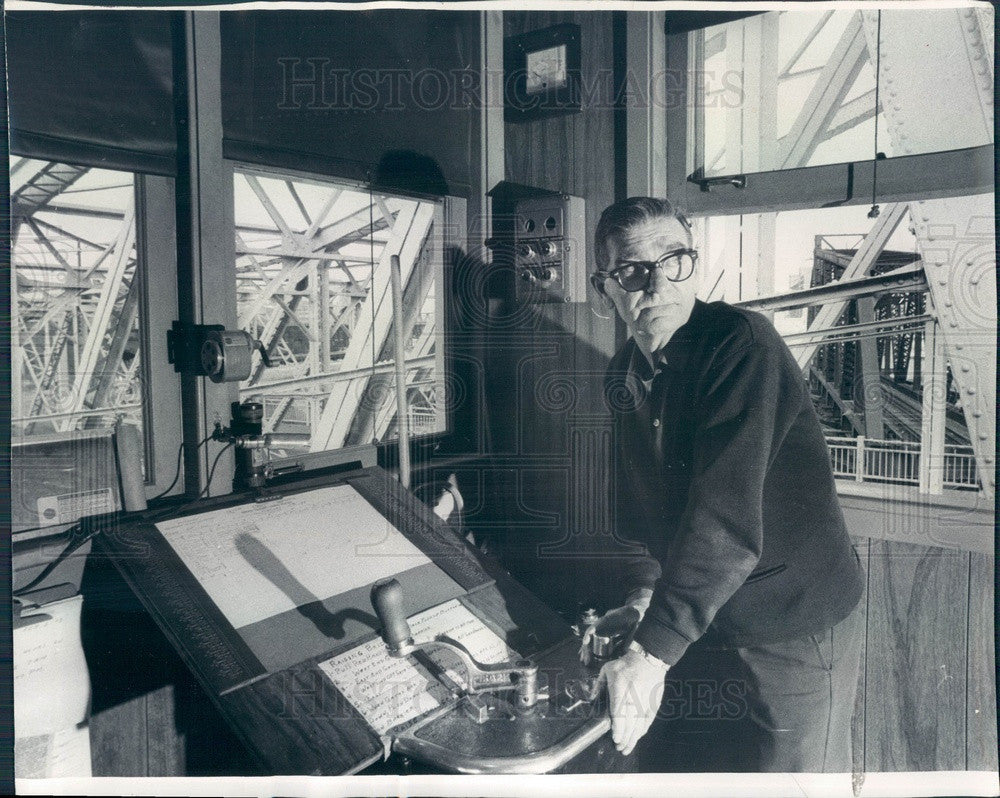 1973 Chicago, Illinois Little Kinzie Bridge Tender Thomas Etchingham Press Photo - Historic Images