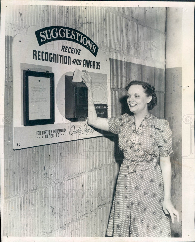 1939 Chicago, Illinois Stewart Warner Co Suggestion Box Press Photo - Historic Images