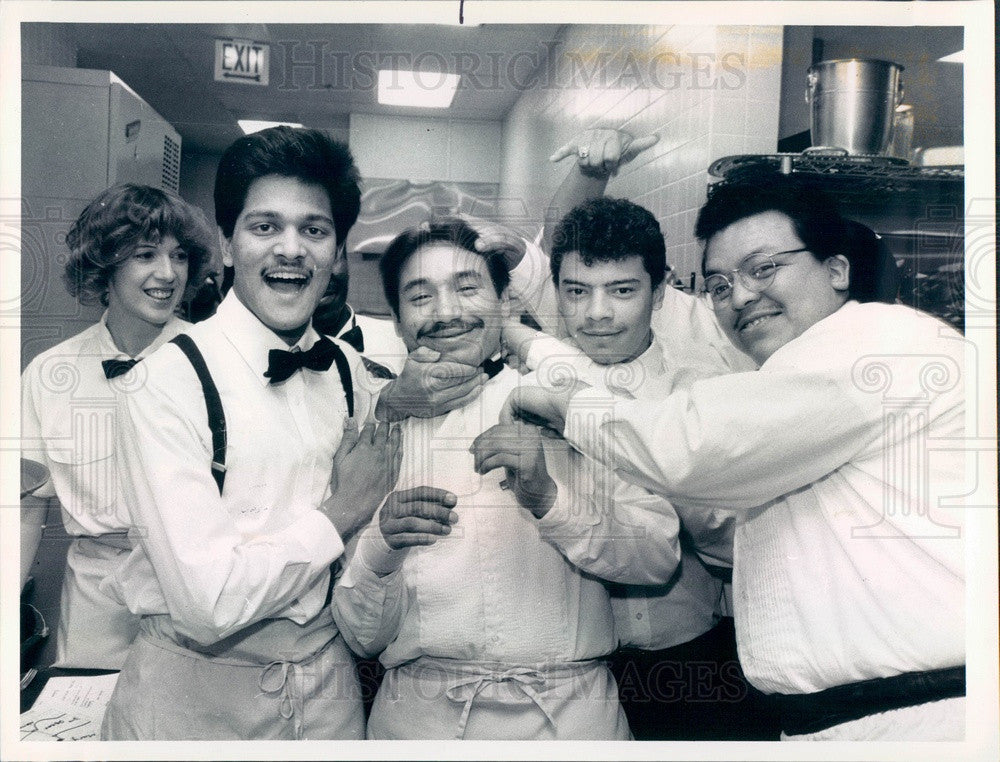 1989 Chicago, Illinois Hero Carlos Aragon &amp; Breakers at Edgewater Press Photo - Historic Images