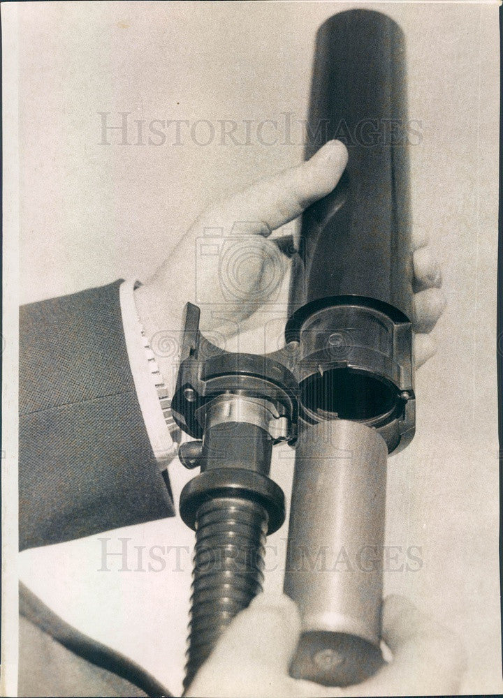 1971 Stun Gun, Marking Charge Placed Into Chamber Press Photo - Historic Images