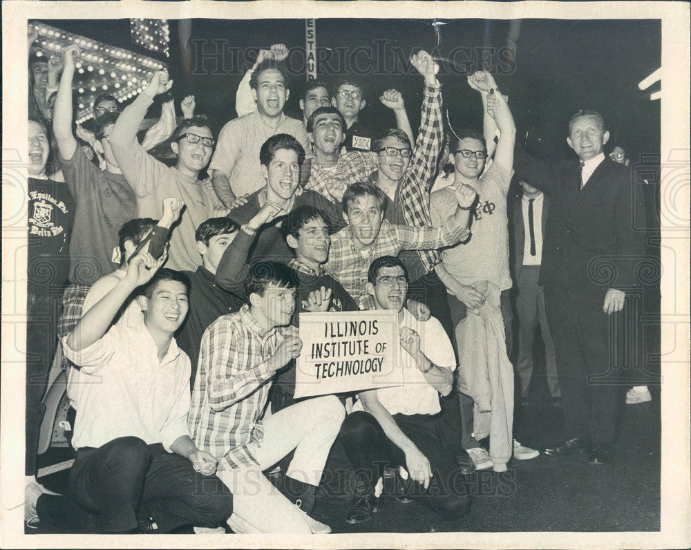 1966 Illinois Inst of Technology Volkswagen Stuffing Contest Winners Press Photo - Historic Images