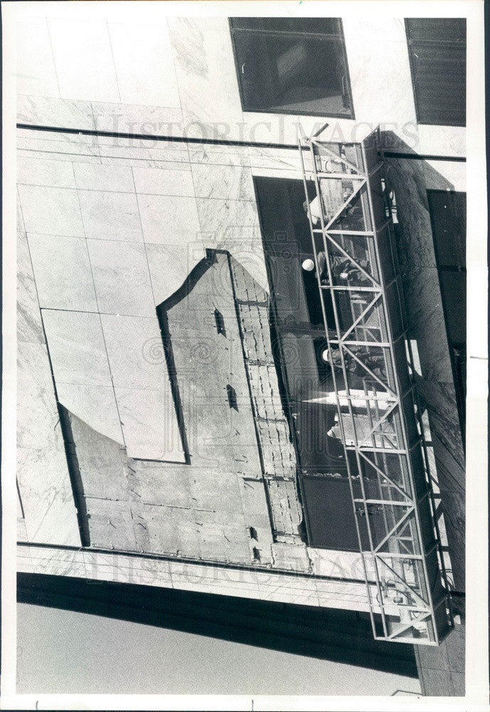 1979 Chicago, Illinois Water Tower Place Fallen Marble Slabs Press Photo - Historic Images