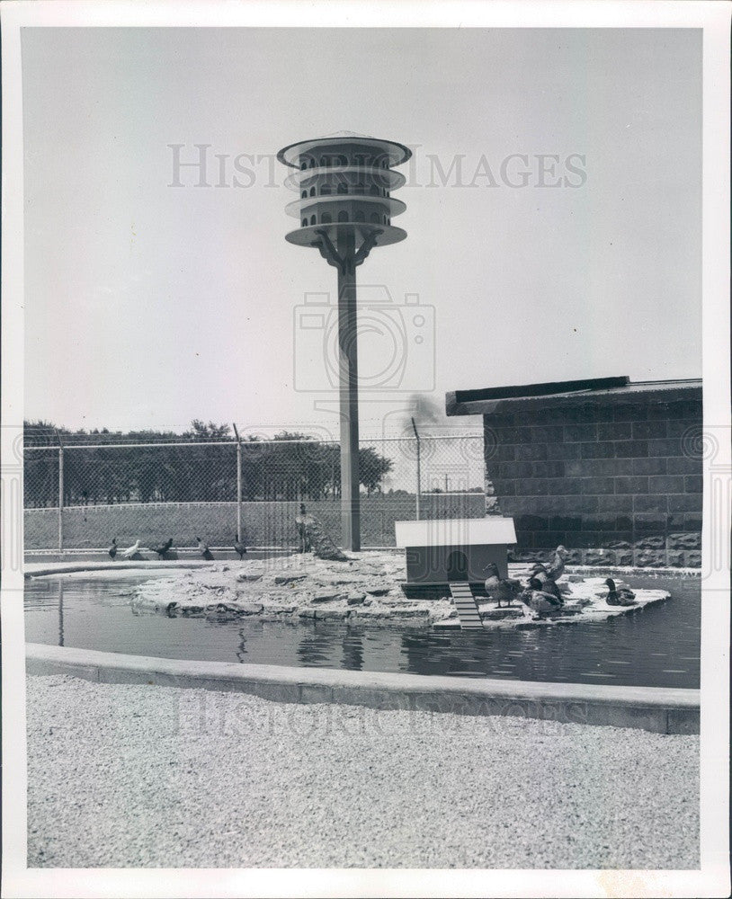 1951 Libertyville, IL Hawthorne-Mellody Farms Dairy Children&#39;s Zoo Press Photo - Historic Images