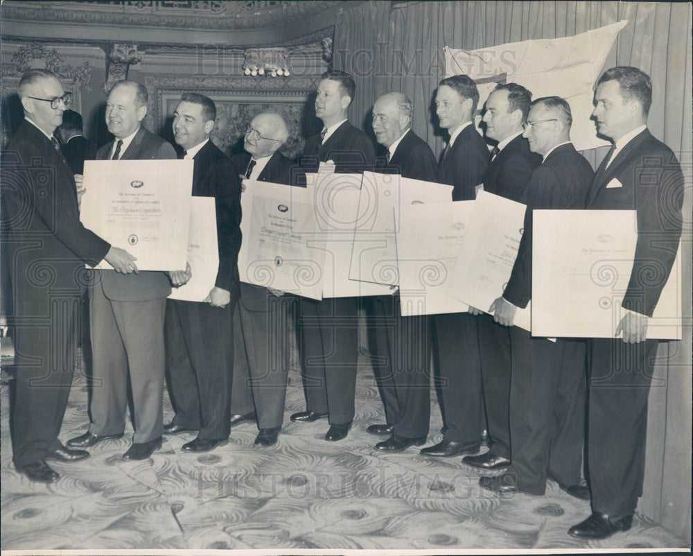 1963 Chicago, IL Businessmen Receive President Kennedy E Award Press Photo - Historic Images