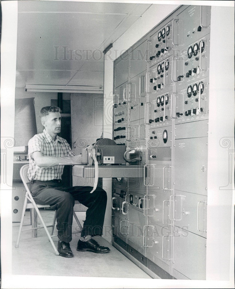 1959 Chicago, Illinois Inside Road Testing Van Press Photo - Historic Images