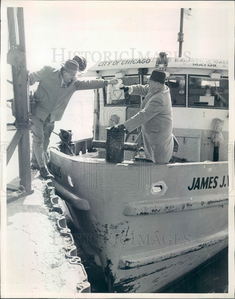1964 Chicago, Illinois Harrison Water Crib Keeper Leonard Kolk Press Photo - Historic Images