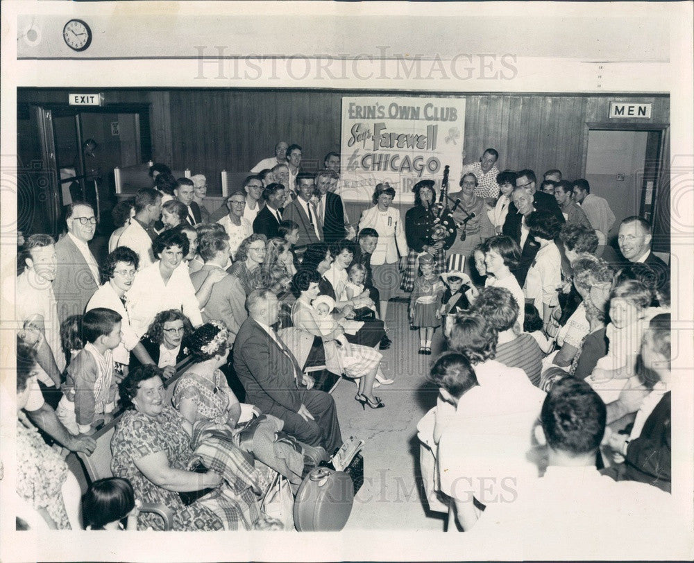1961 Chicago, Illinois Irish Group Erin&#39;s Own Club at Midway Airport Press Photo - Historic Images